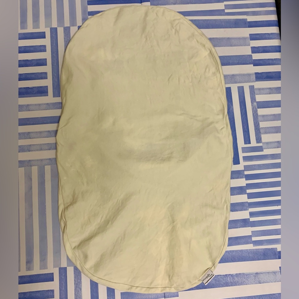 Snuggle Me Organic Infant Lounger + 2 covers - Picture 8 of 9